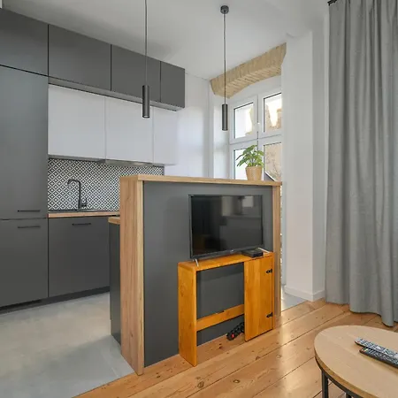 Elegant Near To The Centre Of By Rent Like *