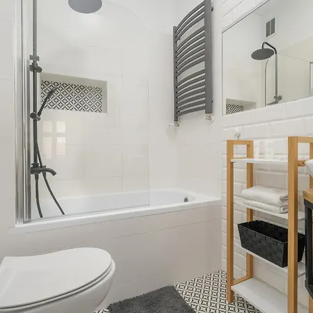 Elegant Near To The Centre Of By Rent Like