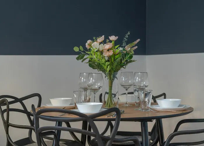 Elegant Near To The Centre Of By Rent Like Daire *