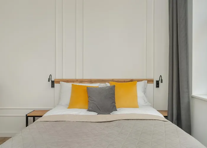 Elegant Near To The Centre Of By Rent Like *