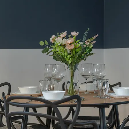 Elegant Near To The Centre Of By Rent Like Daire *