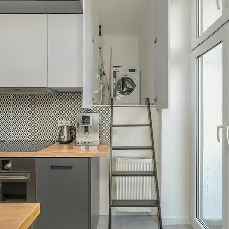 Elegant Near To The Centre Of By Rent Like Daire *