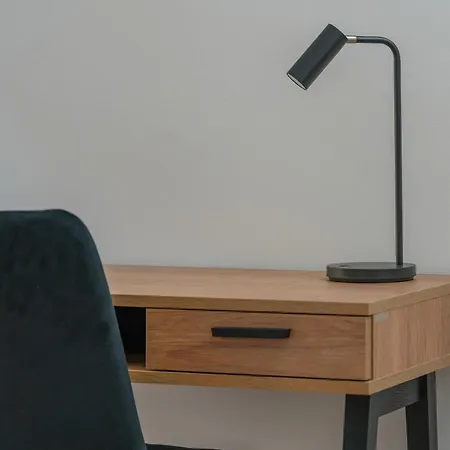 شقة Elegant Near To The Centre Of By Rent Like *