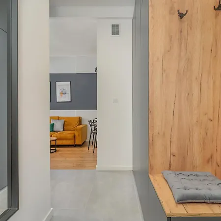 Elegant Near To The Centre Of By Rent Like Daire *