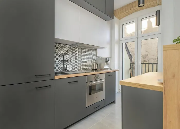 Elegant Near To The Centre Of By Rent Like Apartment