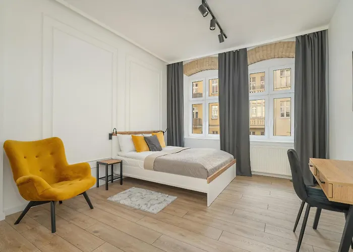 Elegant Near To The Centre Of By Rent Like *