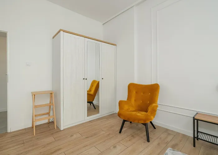 Elegant Near To The Centre Of By Rent Like