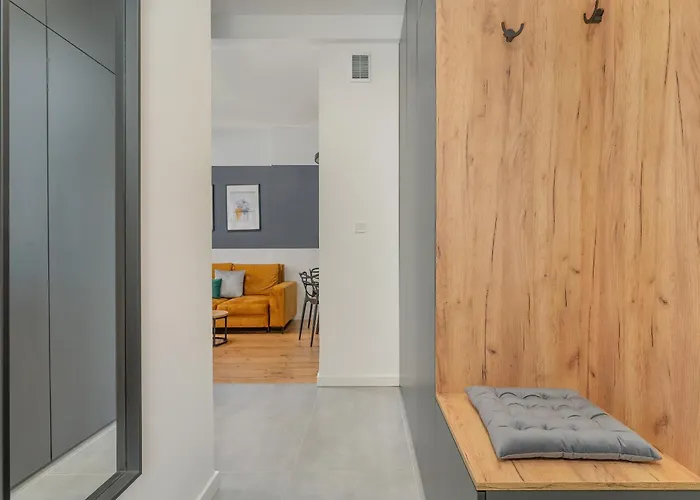 Elegant Near To The Centre Of By Rent Like Apartment *