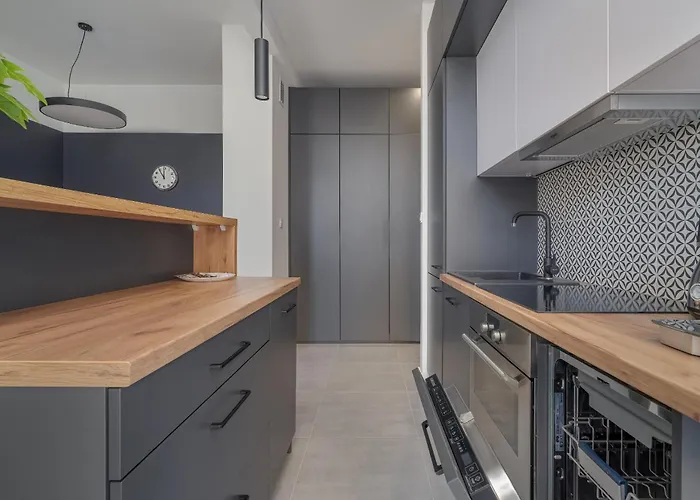 Apartment Elegant Near To The Centre Of By Rent Like *